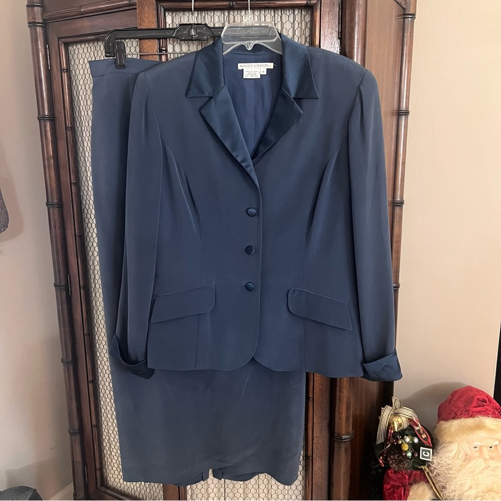 Maggy London 100% Silk Skirt Suit Set